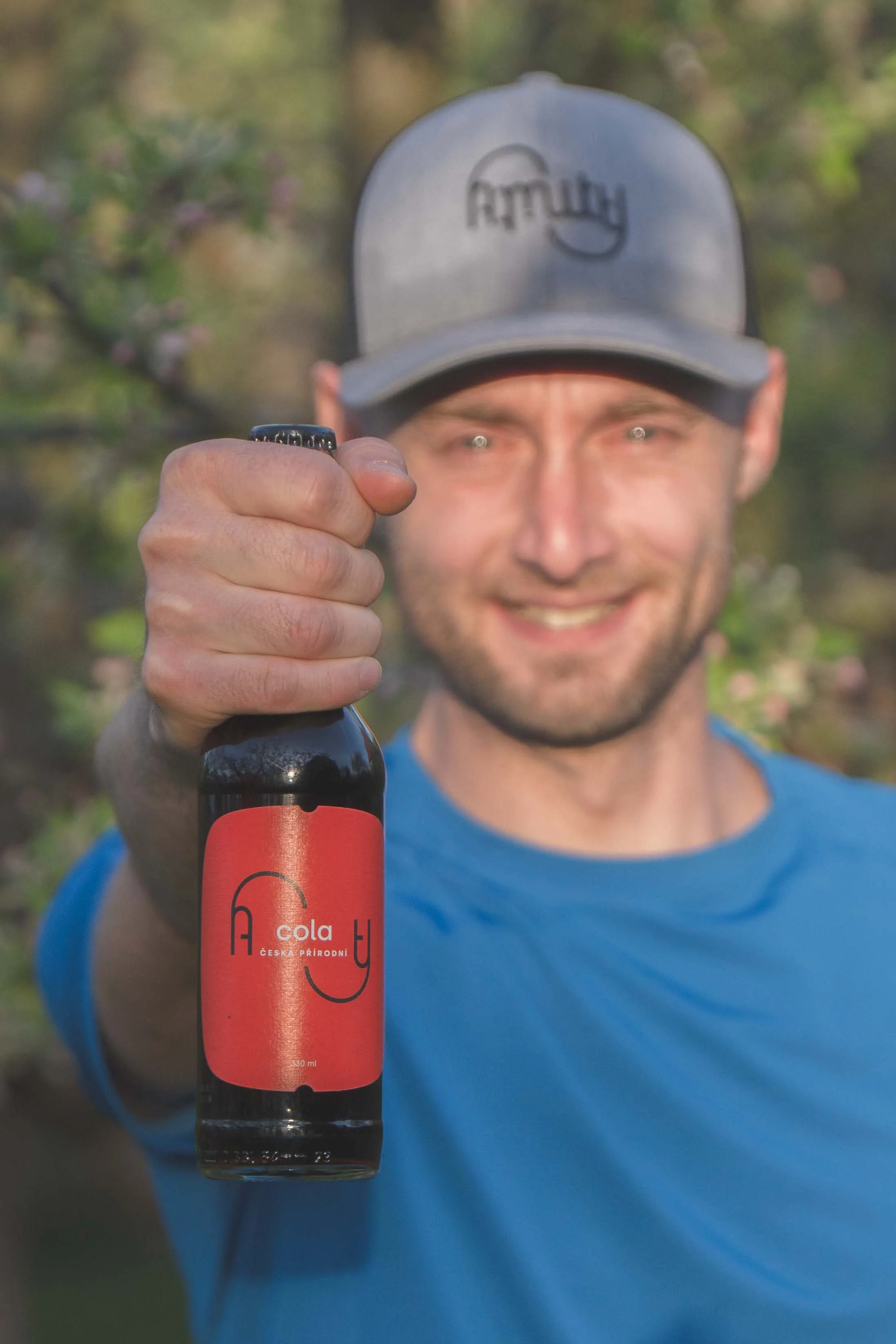 Řemeslná cola tvořená na základě výluhů z koření a citronové kůry.  Bez kofeinu, kyseliny fosforečné a umělých sladidel.